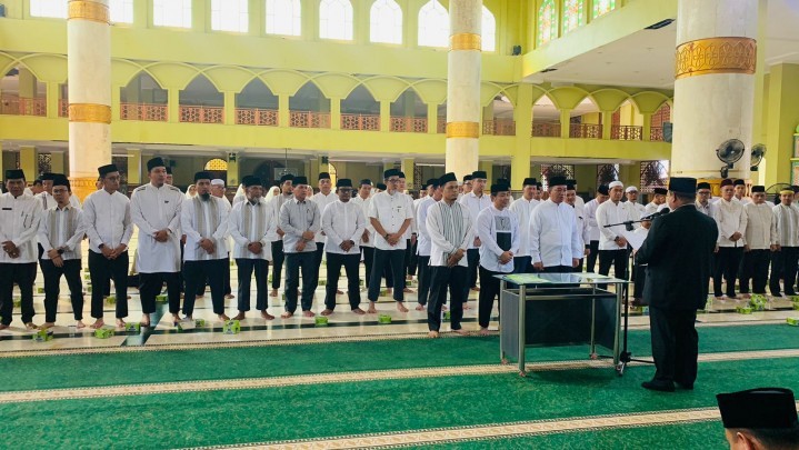 Dihadiri Pj Bupati, Ketum MUI Provinsi Riau Kukuhkan Pengurus MUI Kampar dengan Khidmat