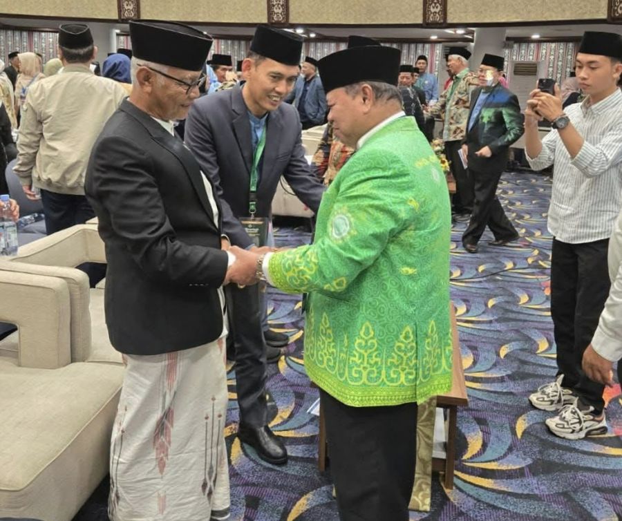 Ketum MUI Pusat KH Anwar Iskandar Beri Ucapan Selamat atas Sertifikasi ISO 9001:2015 kepada MUI Riau