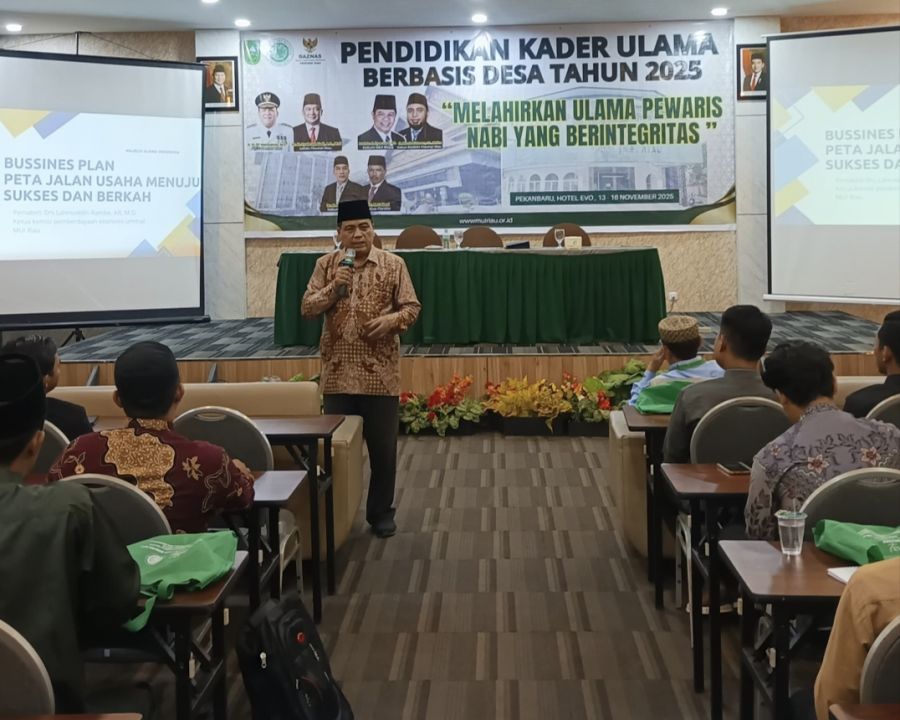 Lahmuddin Rambe Sampaikan Bisnis Syariah Kunci Sukses Dunia-Akhirat pada PKU MUI Riau 