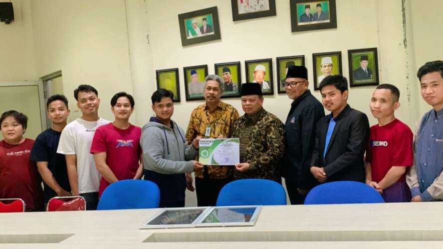 Lepas Mahasiswa UIN Suska Usai PKL di MUI Riau, Prof. Ilyas Husti Pesan Mahasiswa Harus Bisa Mandiri