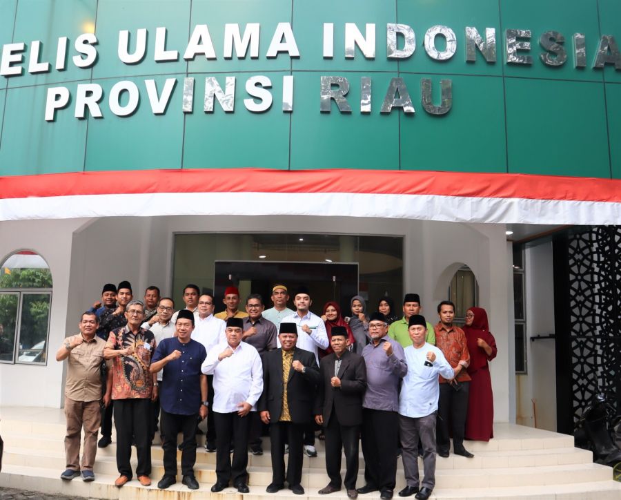 MUI Riau Sambut Kunjungan Calon Wako dan Wawako Pekanbaru Edy Natar Nasution - Destrayani Bibra