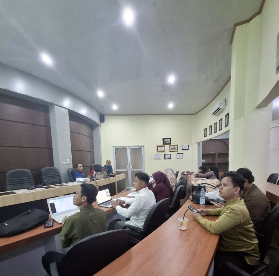 Pelatihan Jurnalistik bagi Mahasiswa UIN Suska yang Sedang Magang di MUI Riau