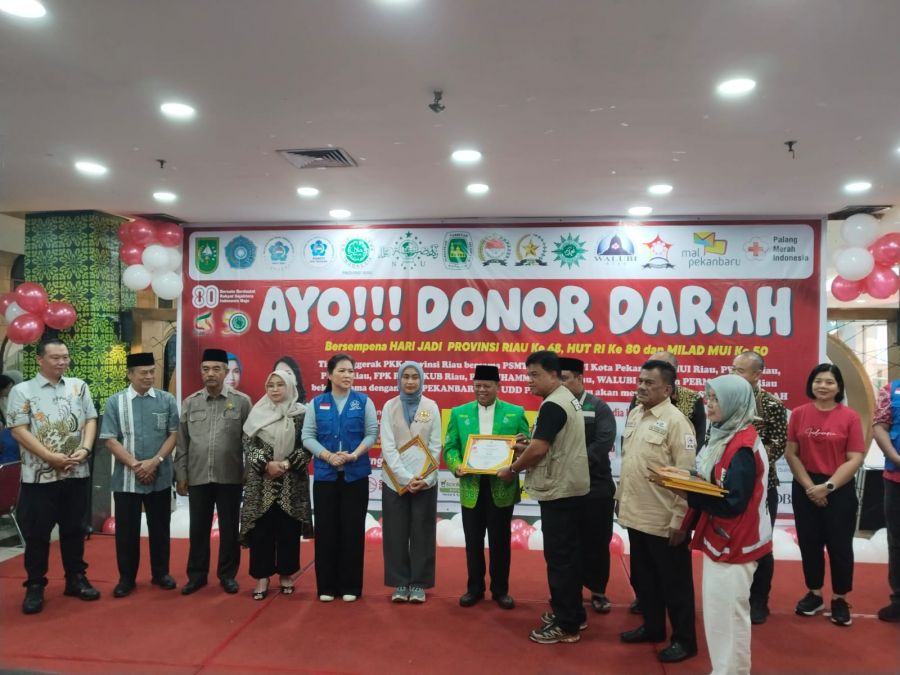 Ratusan Warga Antusias Ikuti Donor Darah Milad 50 Tahun MUI Riau Bersama PSMTI 