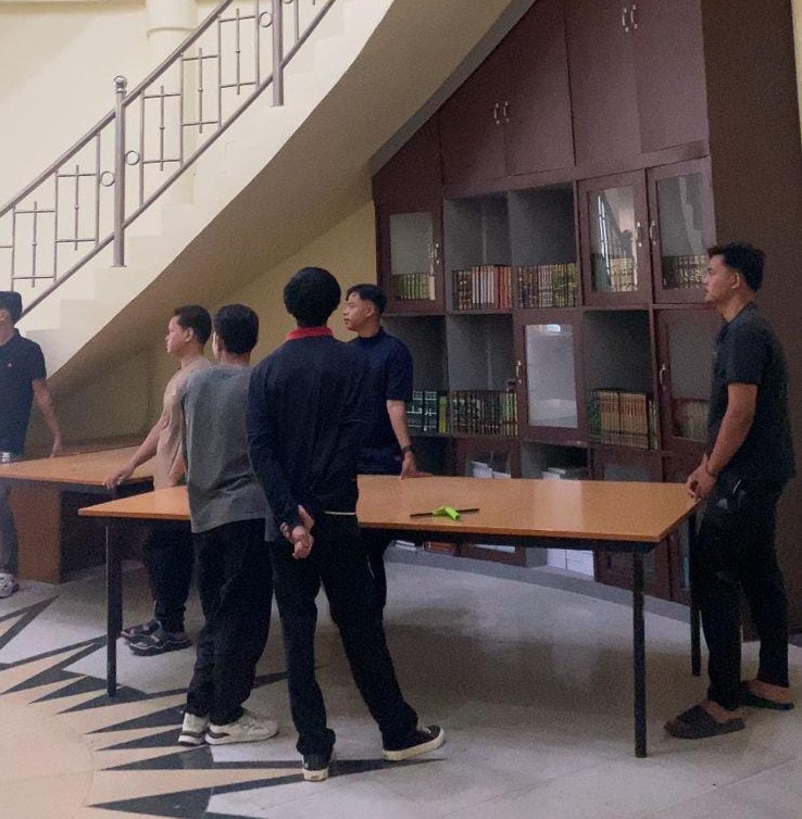 Semangat Kolaborasi Mahasiswa UIN Suska dan pegawai MUI Riau dalam Gotong Royong Bersama